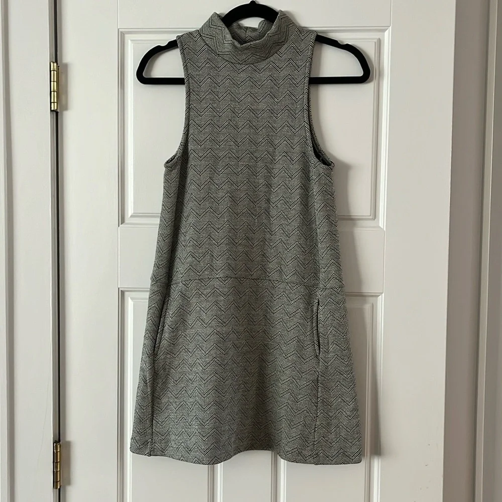 FREE PEOPLE herringbone mock neck stretchy knit xs